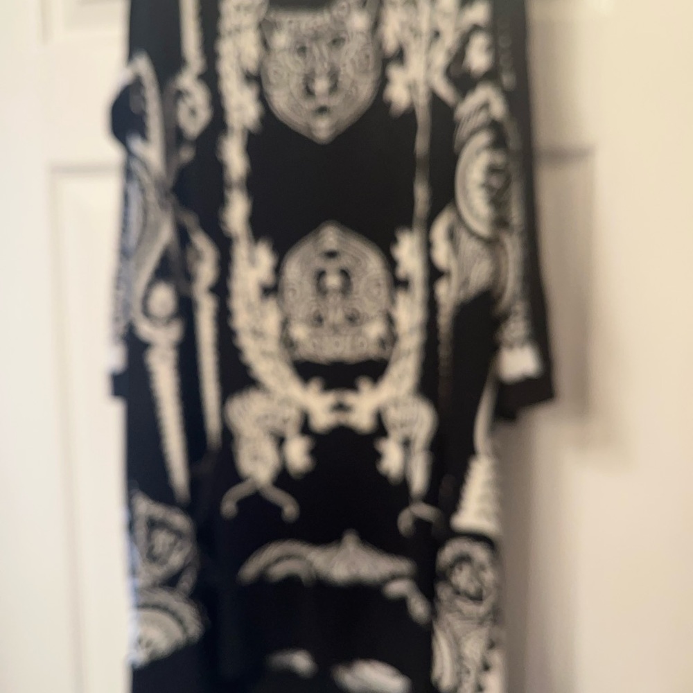 Eva Varro Monochrome Patterned Top